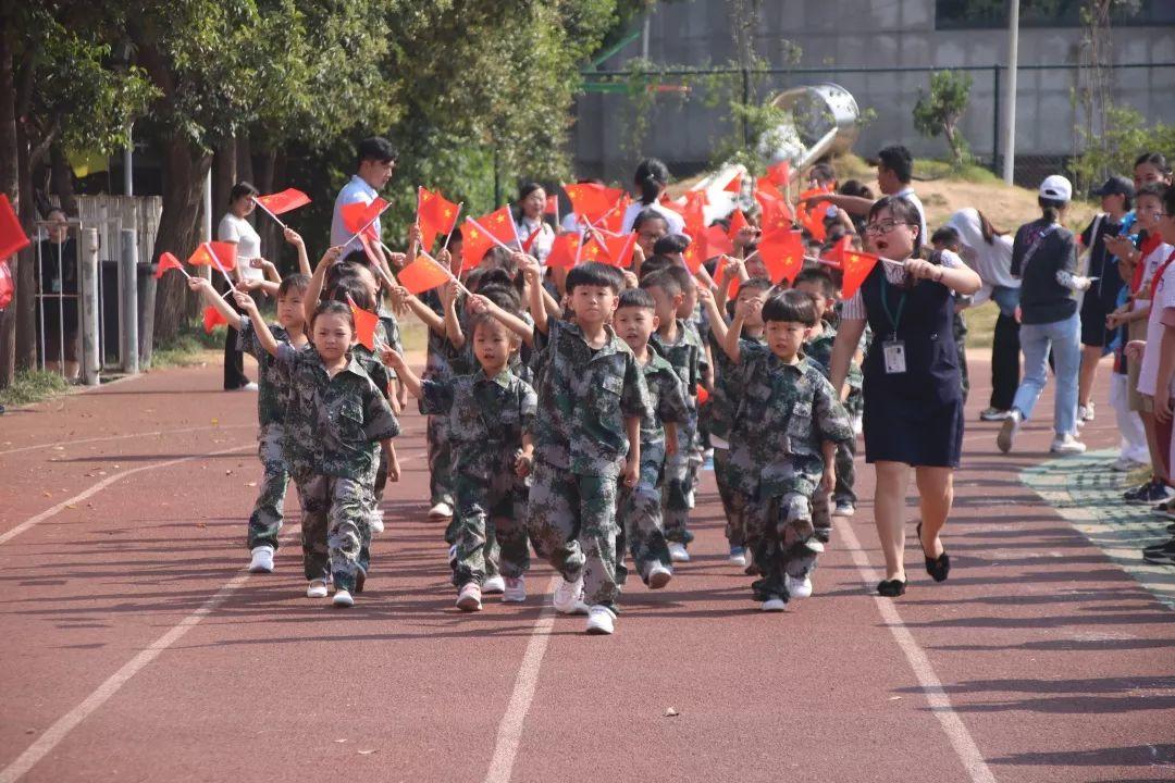 “迎民族盛会 向祖国致敬”——best365体育入口中文版都会森林学校小学部2019-2020学年第一学期开学仪式盛大举行