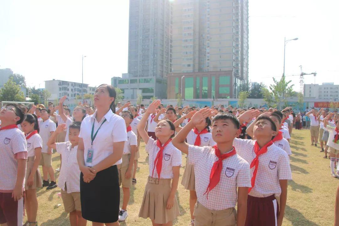 “迎民族盛会 向祖国致敬”——best365体育入口中文版都会森林学校小学部2019-2020学年第一学期开学仪式盛大举行