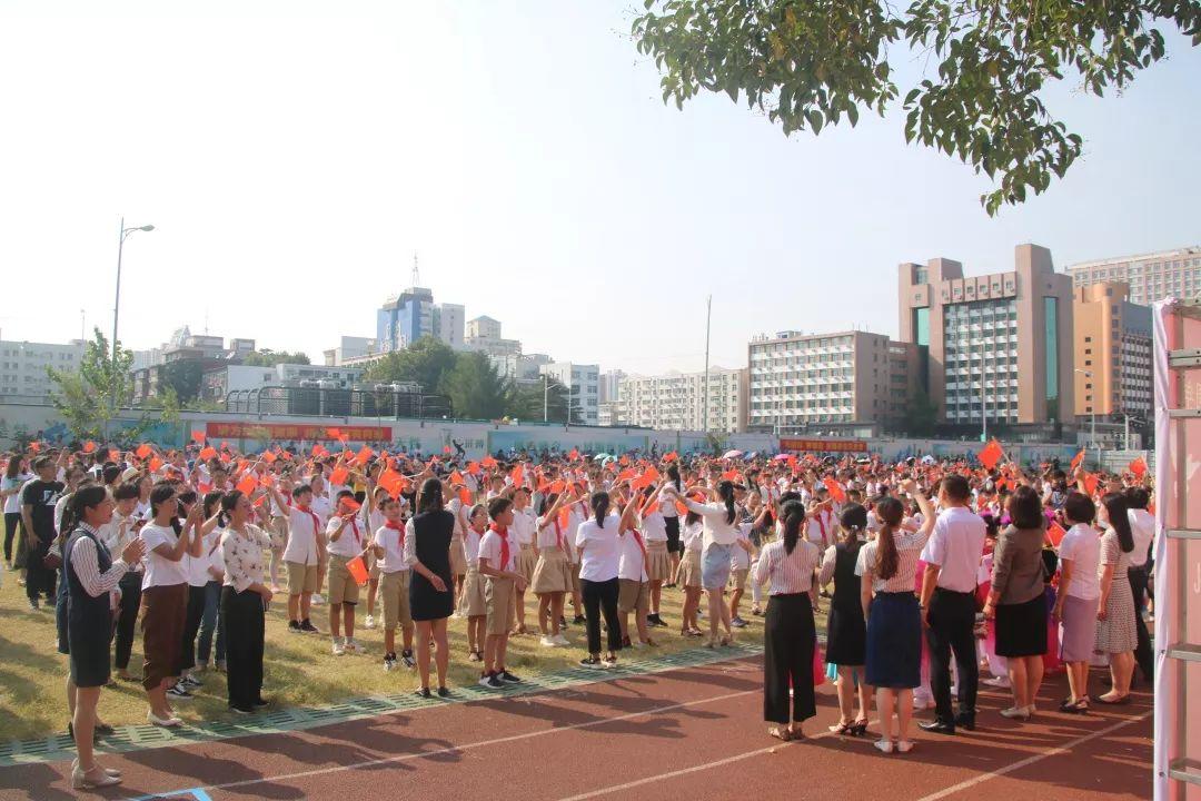 “迎民族盛会 向祖国致敬”——best365体育入口中文版都会森林学校小学部2019-2020学年第一学期开学仪式盛大举行